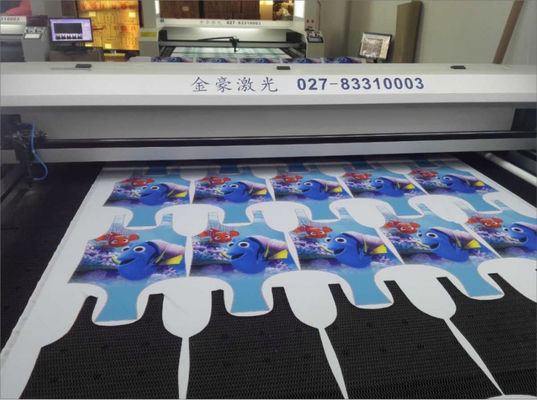 Polyester Fabric Laser Cutting Machine With Camera Working Area 1800 × 1000 Mm