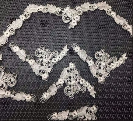 Embroidered Beaded Lace Laser Cutting Machine Automatically Feeding Cutting