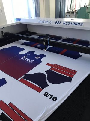 Polyester Fabric Laser Cutting Machine With Camera Working Area 1800 × 1000 Mm