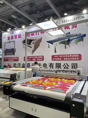 Microcomputer Control AC220V Knife Cutting Machine For Sportswear