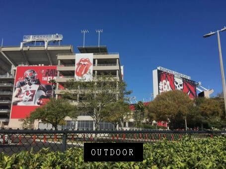 Large Format 150W Laser Cutting Machine AC220V For Banner， flag, light box clothes cutting